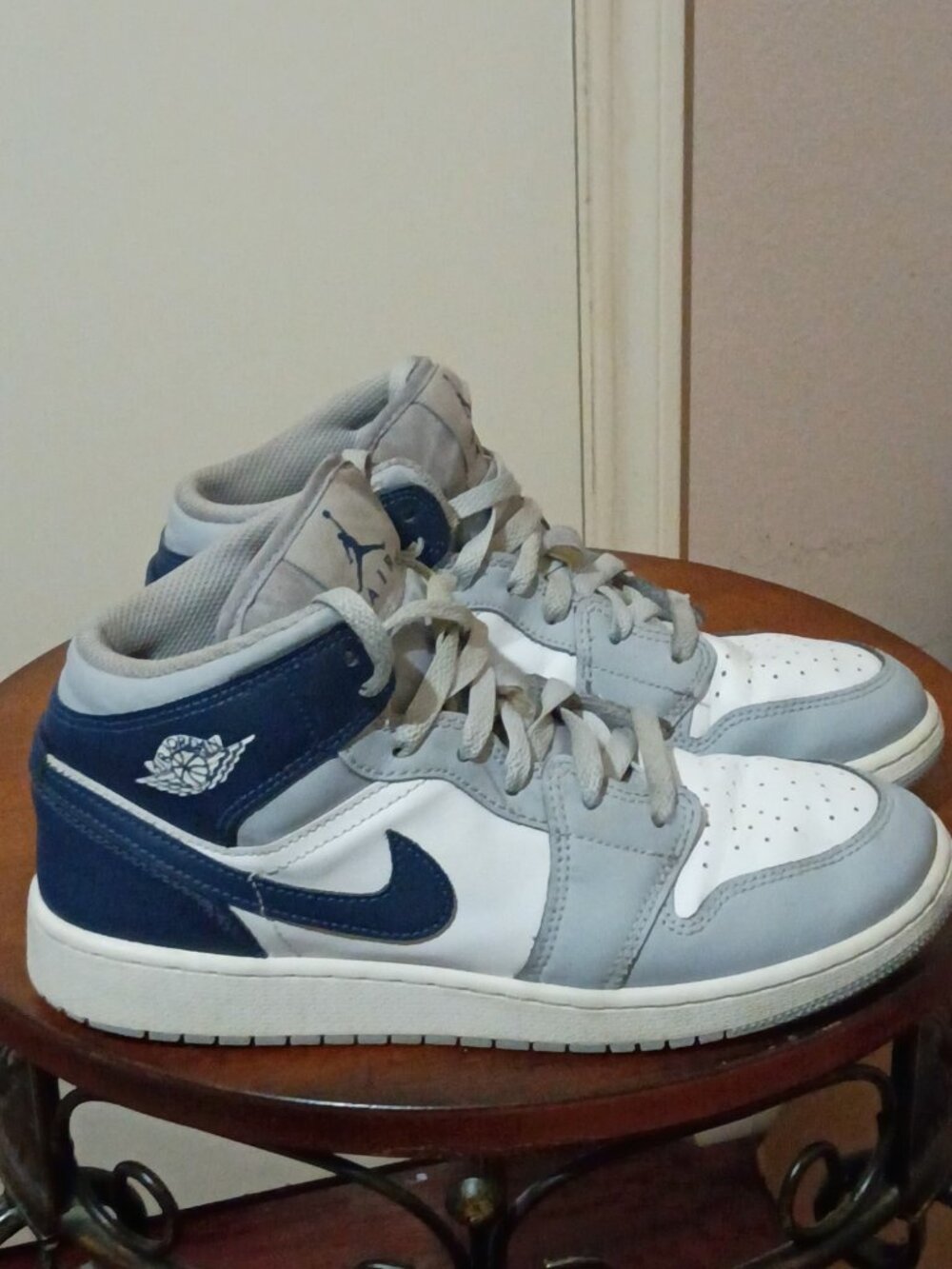 Nike Air Jordan 1 Mid Kids Mid Top Leather Gray/White/Blue 6.5Y DQ8423-104